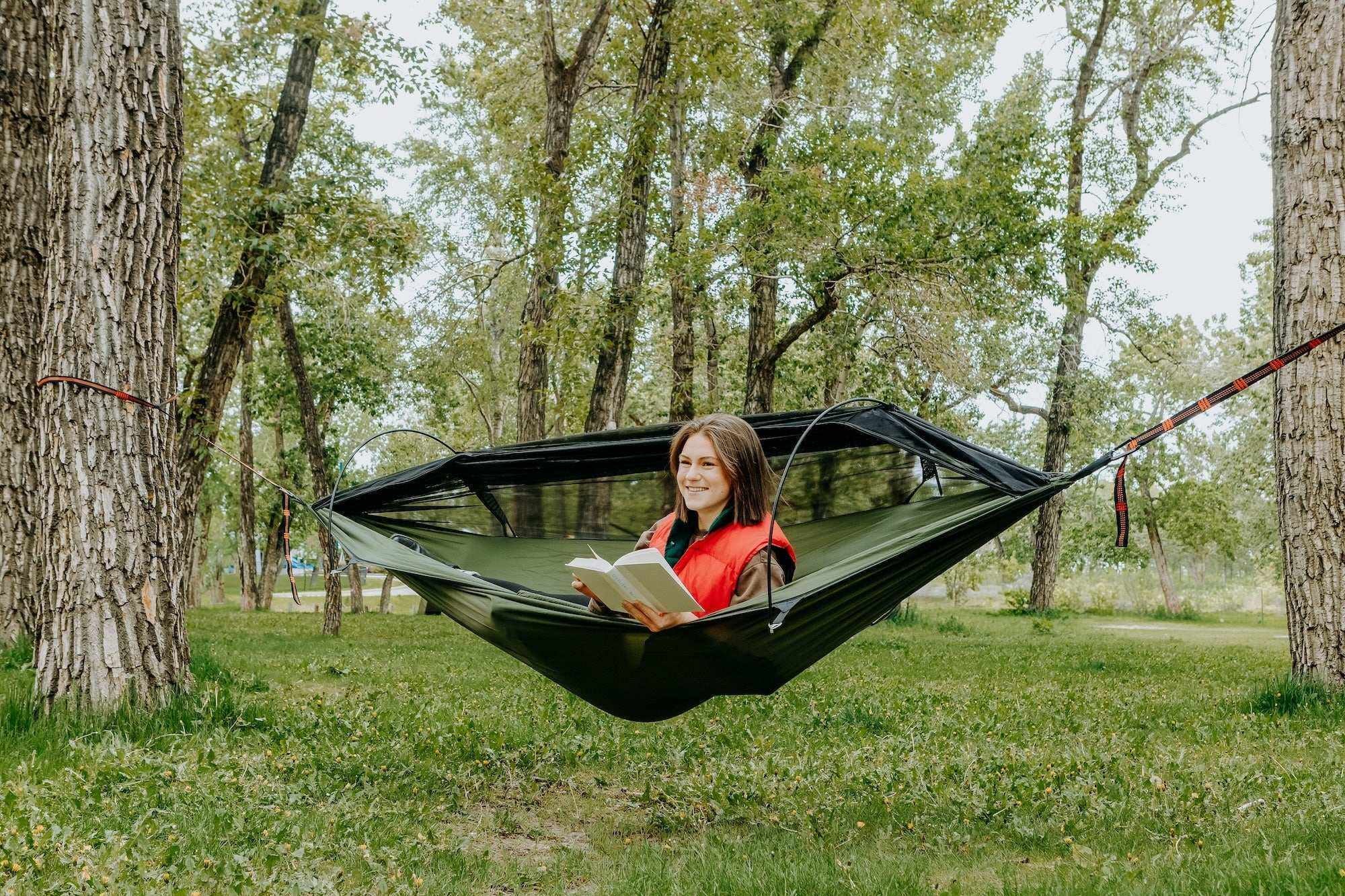 Portable Camping Hammock Featuring Integrated Mosquito Net